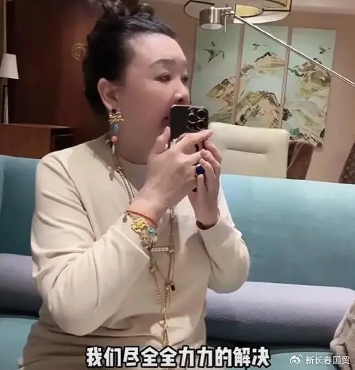 汪小菲妈妈张兰直播间当众哭了，竟然是这个原因