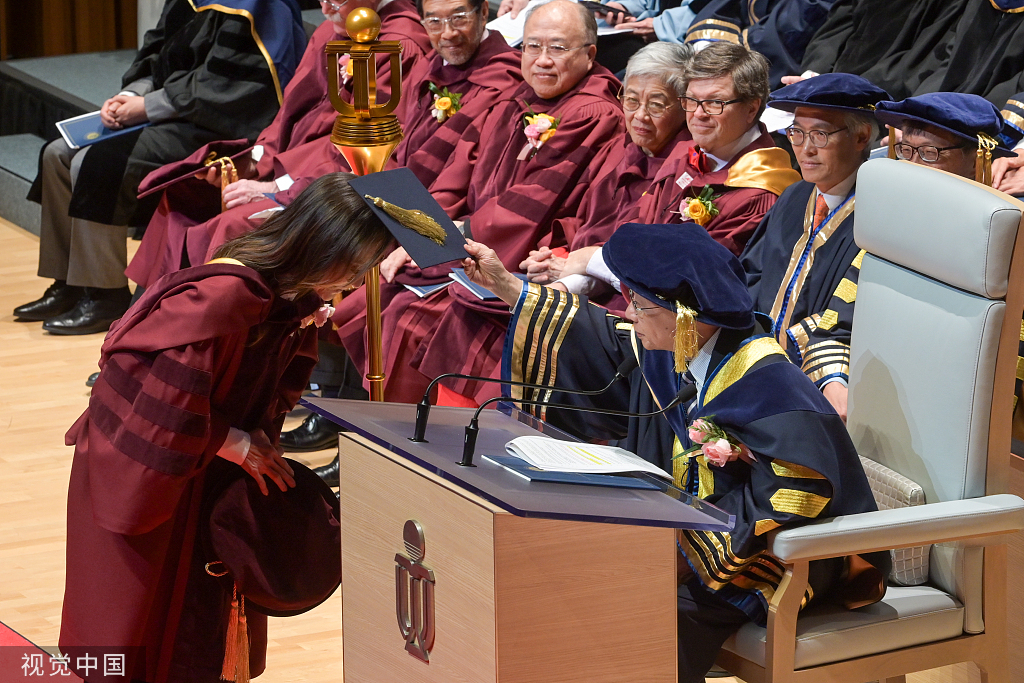 杨紫琼获香港科技大学颁授人文学荣誉博士 典礼现场状态好